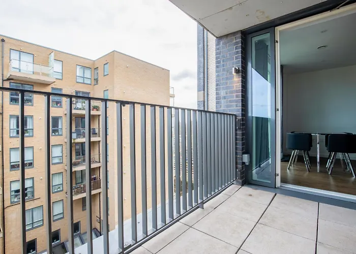 Londwell, Stylish Docklands Flat With Private Terrace